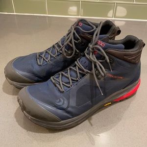 Topo Athletic Trailventure Navy/Red 12.5 WORN ONCE